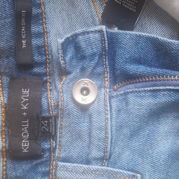 Kendall+Kylie The Icon Short, Size 24 - Picture 5 of 9